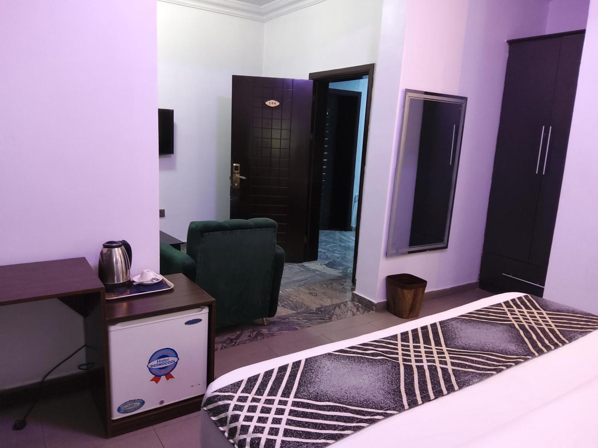 Crownedge Hotels Lagos Exteriör bild