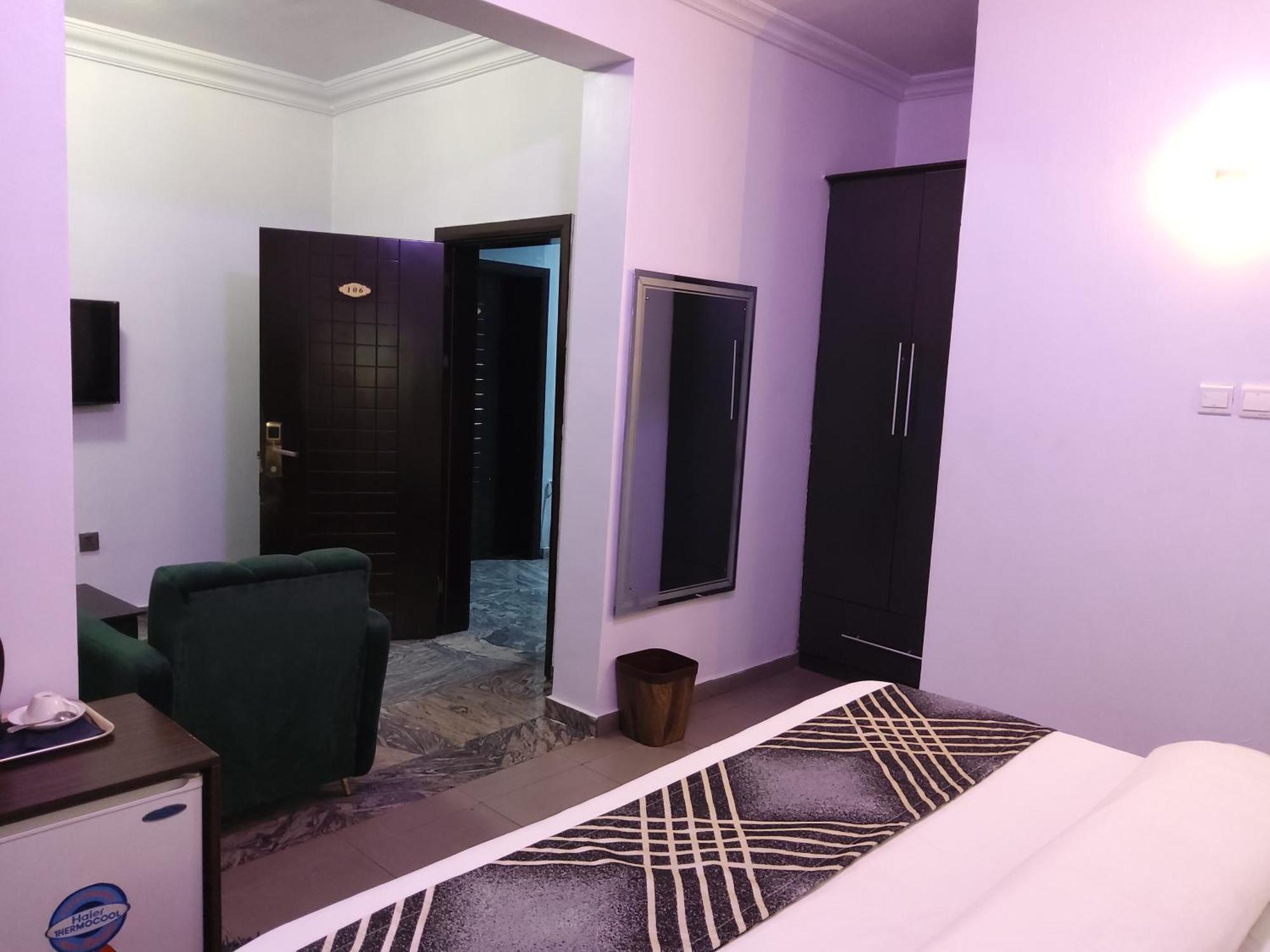 Crownedge Hotels Lagos Exteriör bild