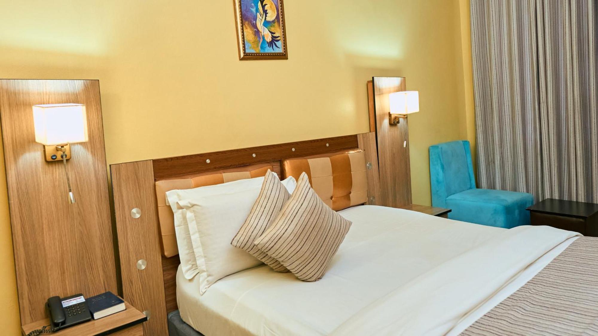 Crownedge Hotels Lagos Exteriör bild