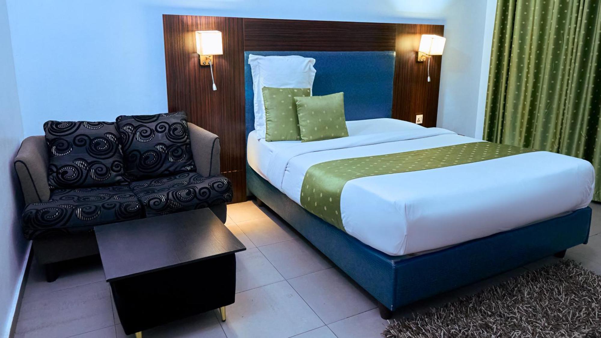 Crownedge Hotels Lagos Exteriör bild